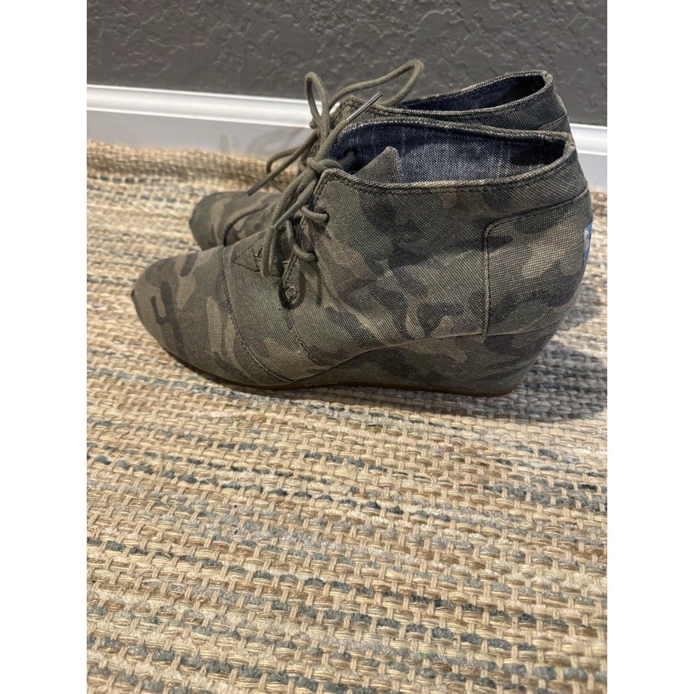 Toms Washed Desert Camo Canvas Wedge Booties Size 10